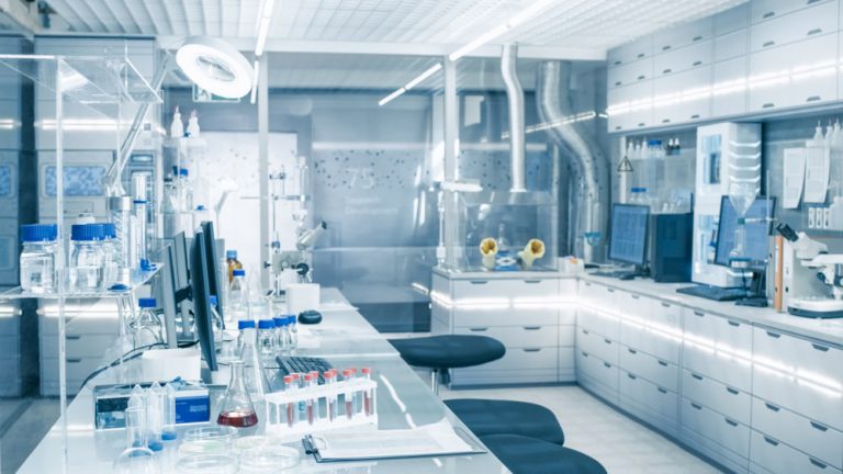 wyposazenie do laboratorium mikrobiologicznego