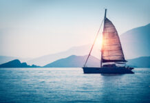 Prowadzenie kursów żeglarskich – jakie są różnice między uczeniem dzieci, a dorosłych? instruktor żeglowania